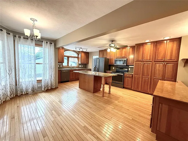 225 Sunrise Blvd — Photo 12