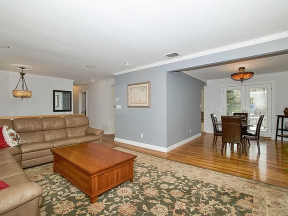 3rd image of 6 Lauren Ave S