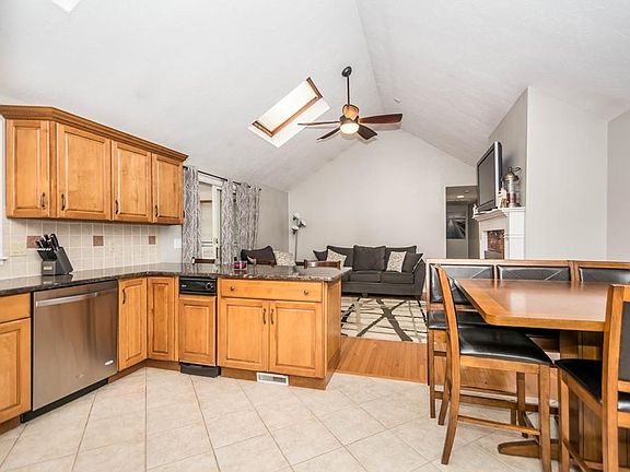 3rd image of 80 Maura Dr