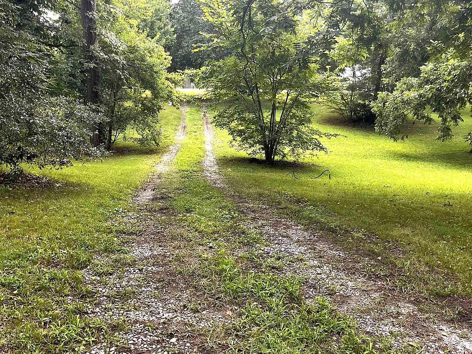 2nd image of 1001 Schneider Ln