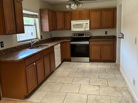 2nd image of 1372 Cottonwood Ter