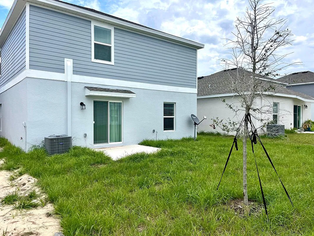 5 bed, 2.5 bath, 2370 sqft, $2,600 — Photo 3