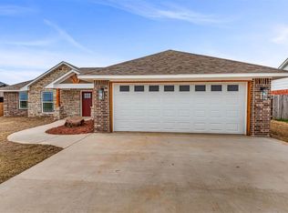 207 Meadowlark Ln, Geronimo, OK 73543