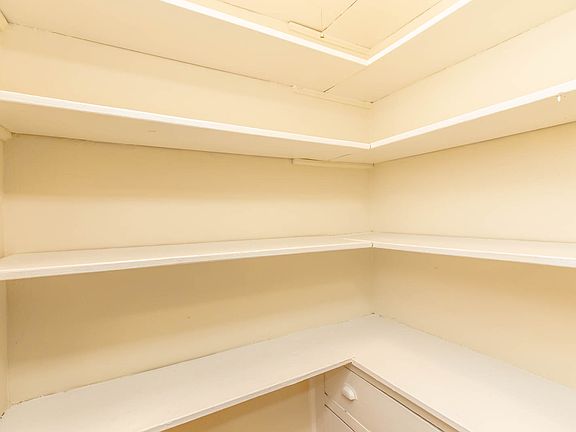 4th image of 3244 S Oak Ave #1
