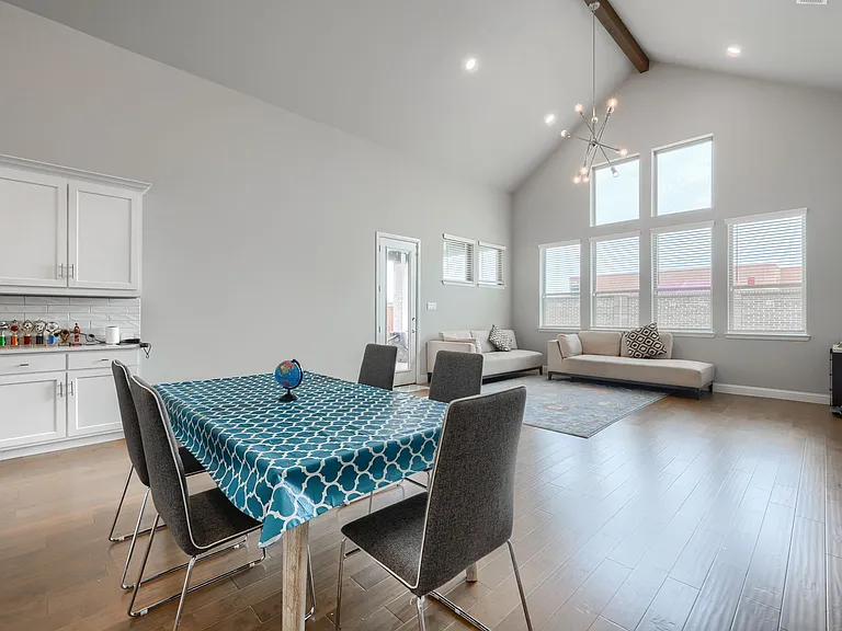929 Newcastle Dr — Photo 13