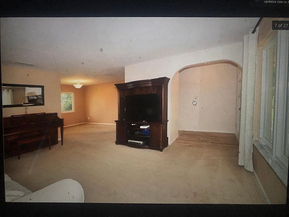 5th image of 111 Wimbledon Ct