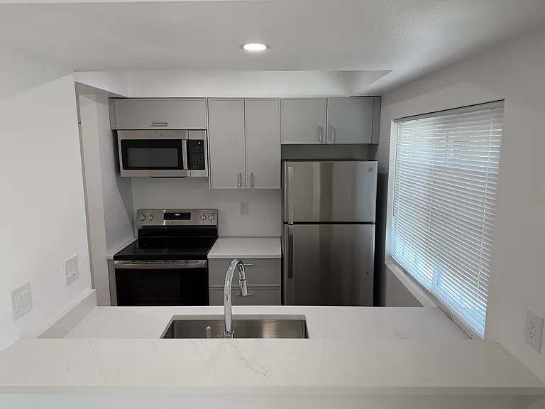 1507 S Raitt St #91 — Photo 2