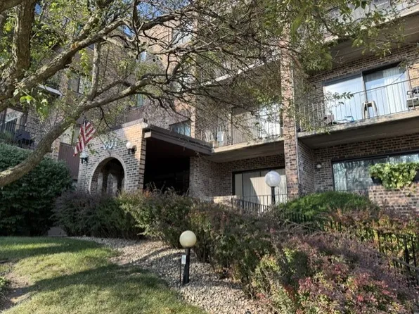 601 W Huntington Commons Rd APT 302, Mount Prospect, IL 60056