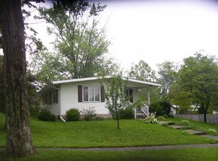 555 S 7th St, Mitchell, IN