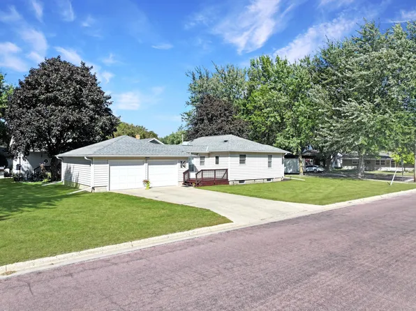2860 Pine Ave, Slayton, MN 56172
