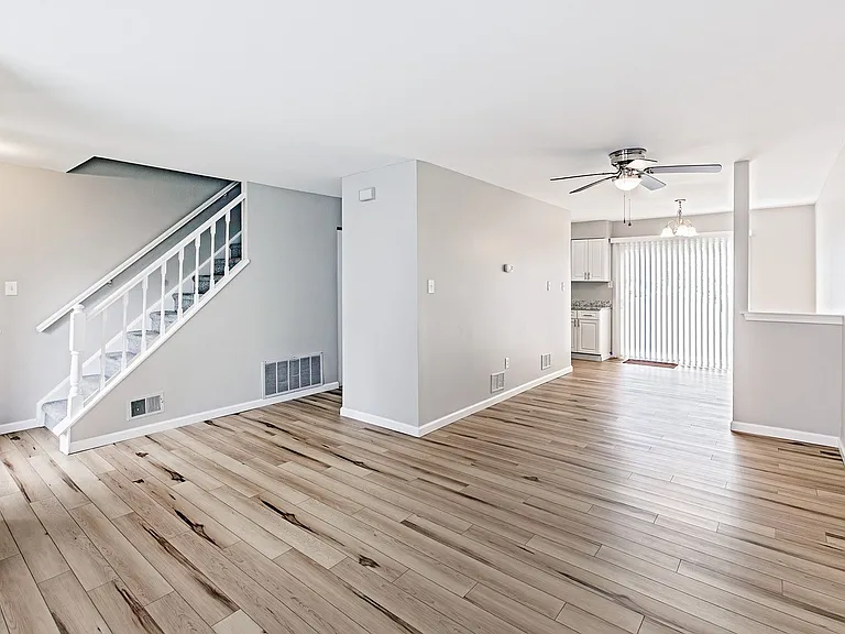 9 Arnold Pl — Photo 4