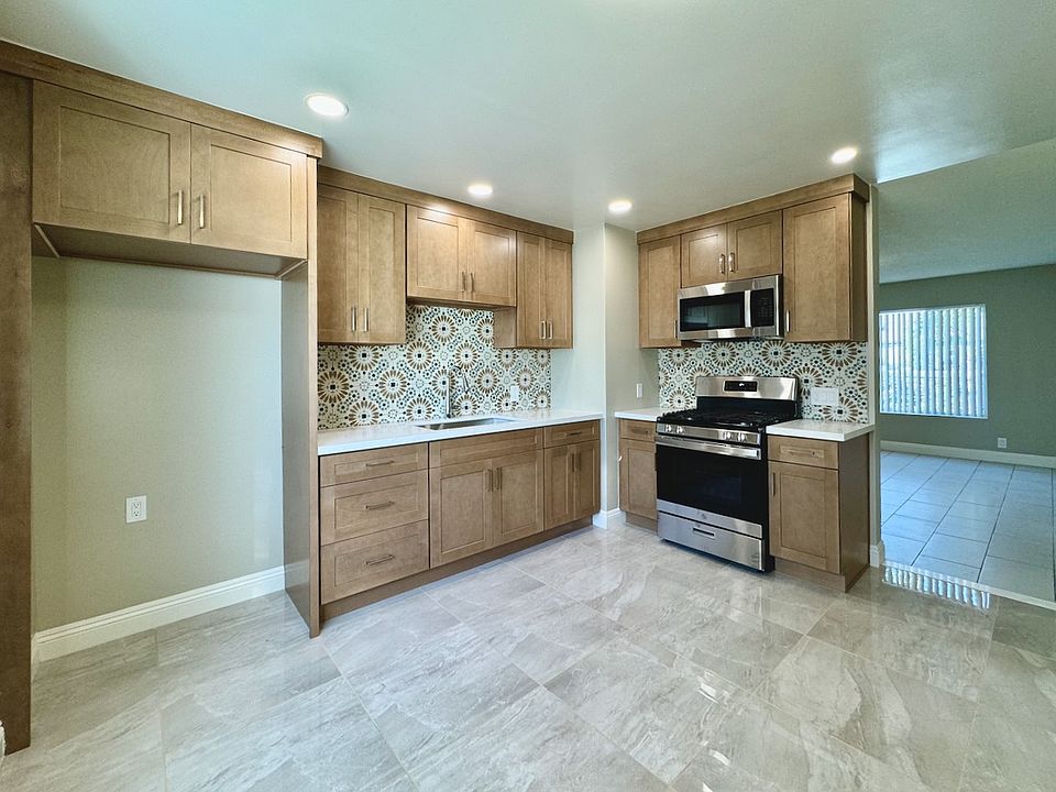 1st image of 499 Rose Ave APT 6