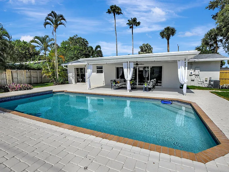 832 SW 10th Ave — Photo 37
