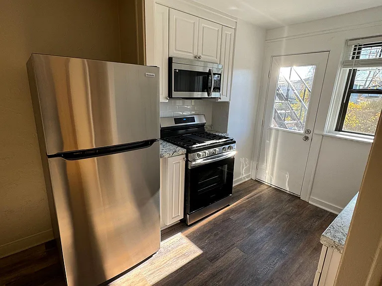 1064 Kenmore Ave #11 — Photo 4