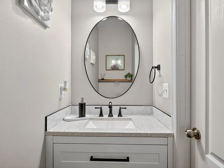 980 Basswood Dr — Photo 24