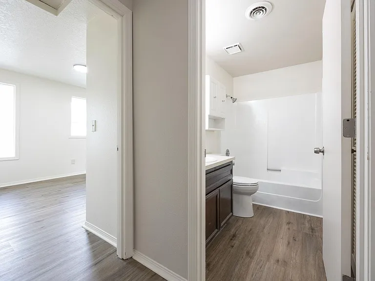 4921 SW 59th Ave — Photo 22