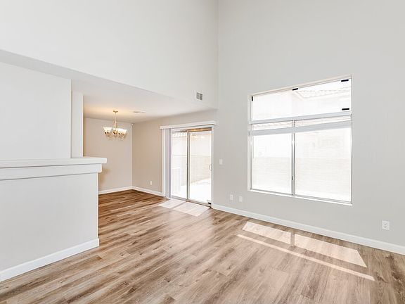 5th image of 2385 Cliffwood Dr