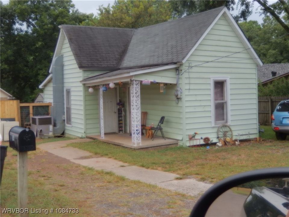 2nd image of 206 E Rosedale St