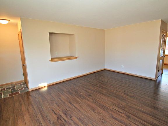 5th image of 1823 Monroe Ave