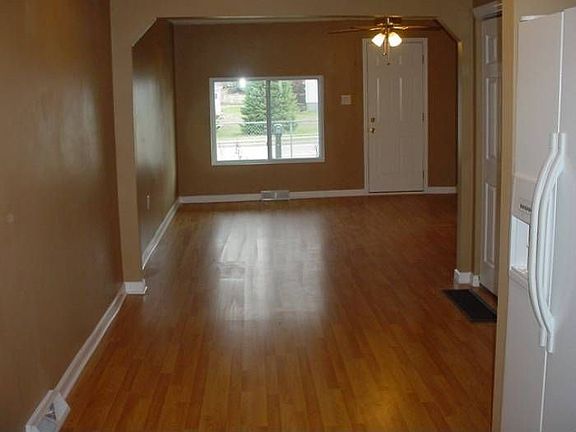3rd image of 1635 Superior Ave