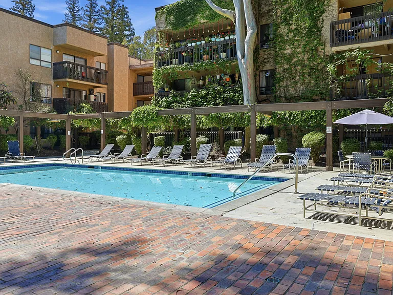22100 Burbank Blvd #155F — Photo 1