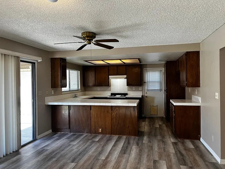 2716 W Avenue K4 — Photo 9