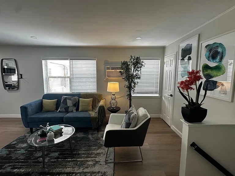 Lakeview Apartments — Photo 34