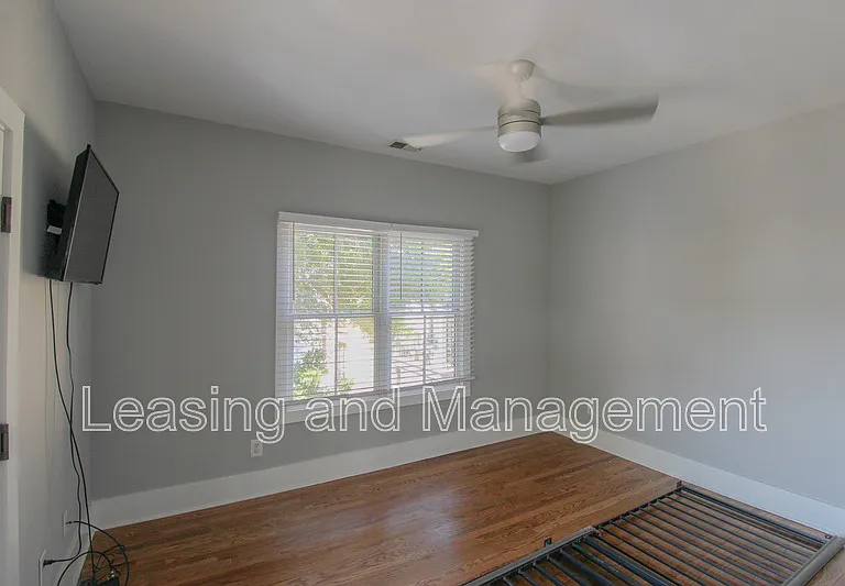 13 Corinne St — Photo 8