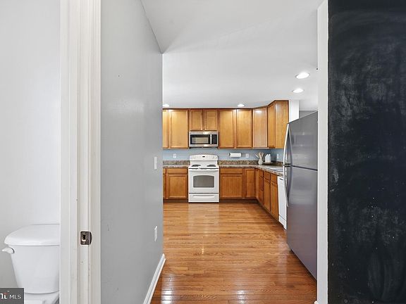 3rd image of 49 Teague Ln