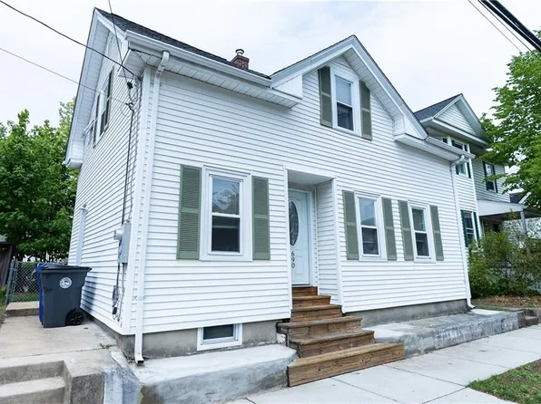 690 Academy Ave, Providence, RI 02908