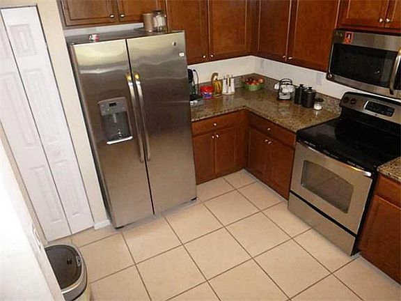 5th image of 11605 Nw 89 St #214