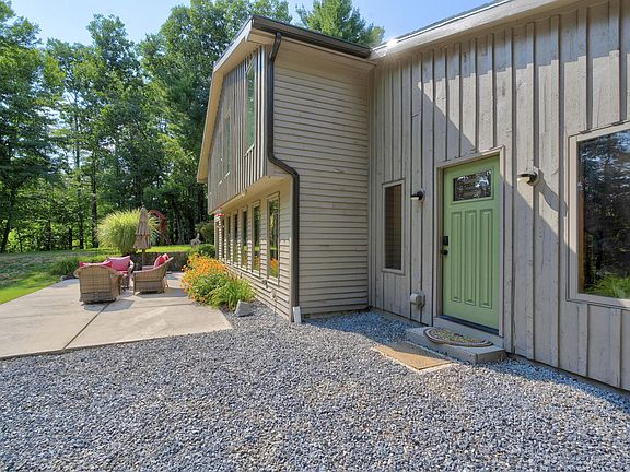 4th image of 107 Pope Road