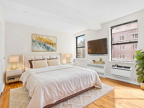 2nd image of 201 E 12th St APT 513