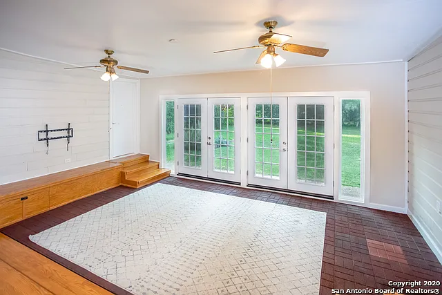 349 Irvington Dr — Photo 3