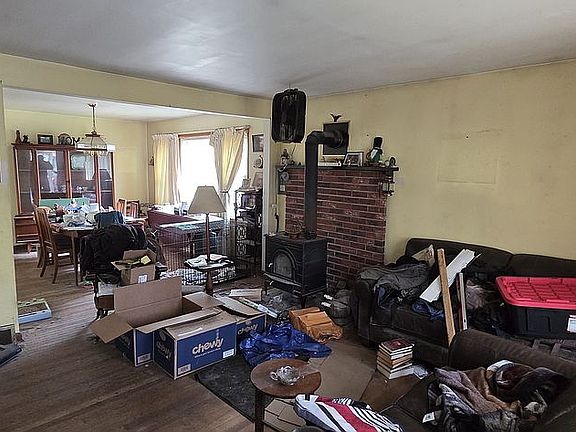 2nd image of 8 Laurel Ln