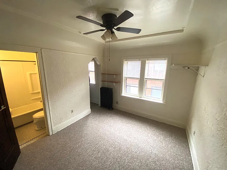 1447 N Franklin Pl — Photo 3