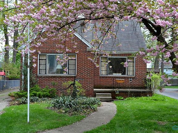 3rd image of 2237 Westbrook Dr