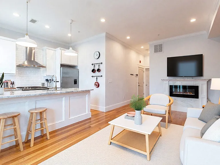 9 Everett Ave #2 — Photo 2