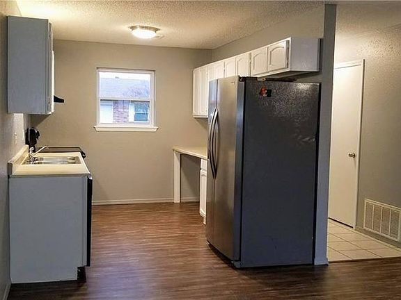 4th image of 605 Woods Dr