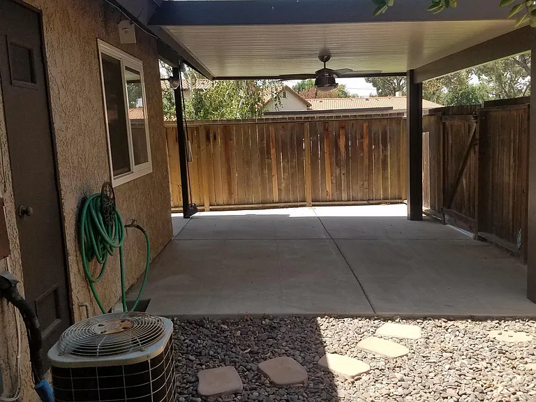 Loro Verde Ave — Photo 2