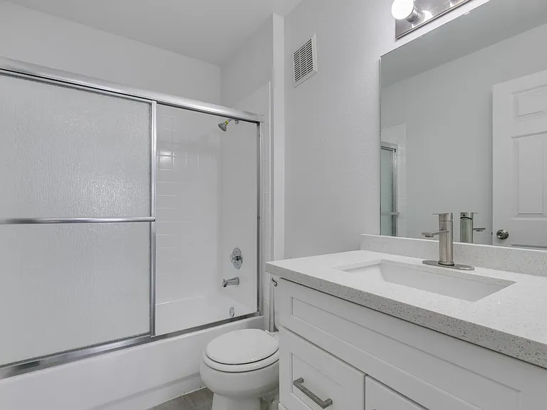 8449 Blue Island Ave — Photo 24