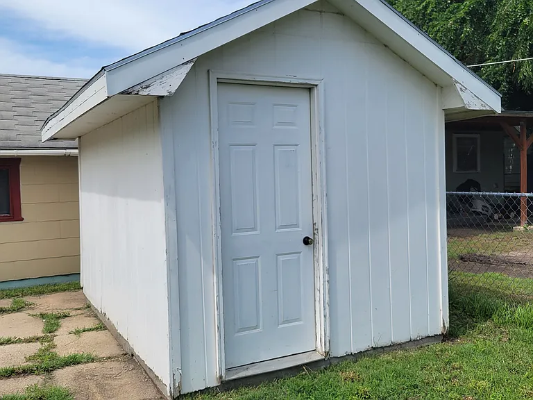 314 N Elm St — Photo 13