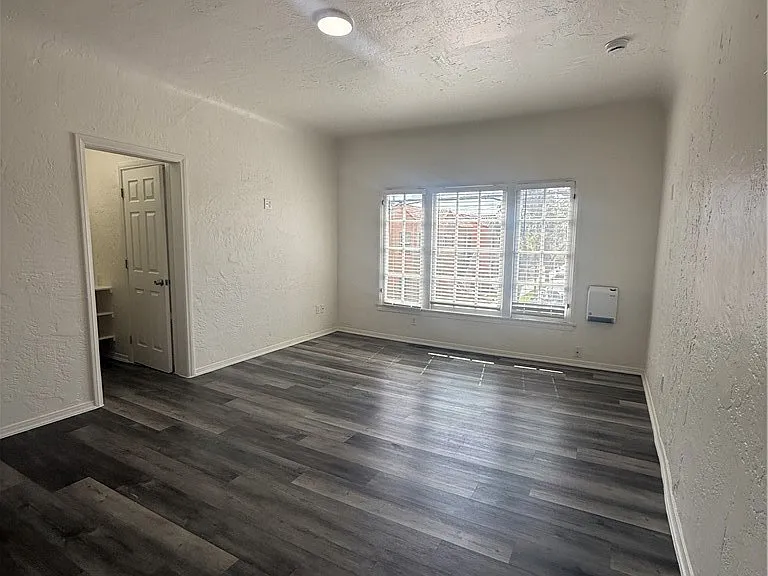 2001 Cedar Ave #11 — Photo 3