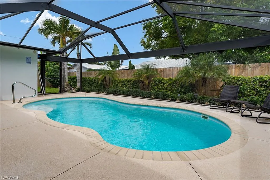 4 bed, 2.0 bath, 1966 sqft, $4,750 — Photo 2