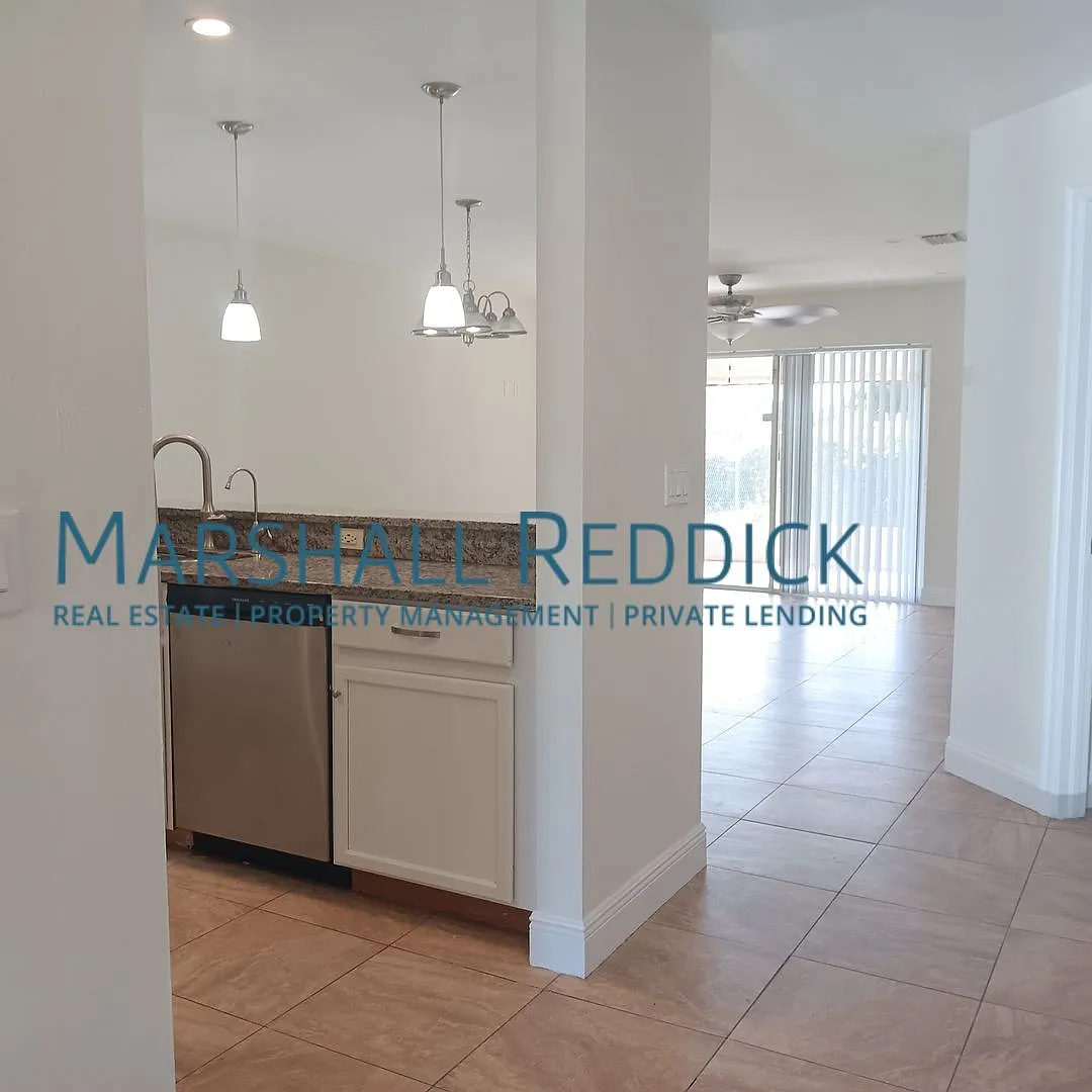 Beautiful 3 Bedroom, 2 Bath Home with 1 Car Garage — Photo 3