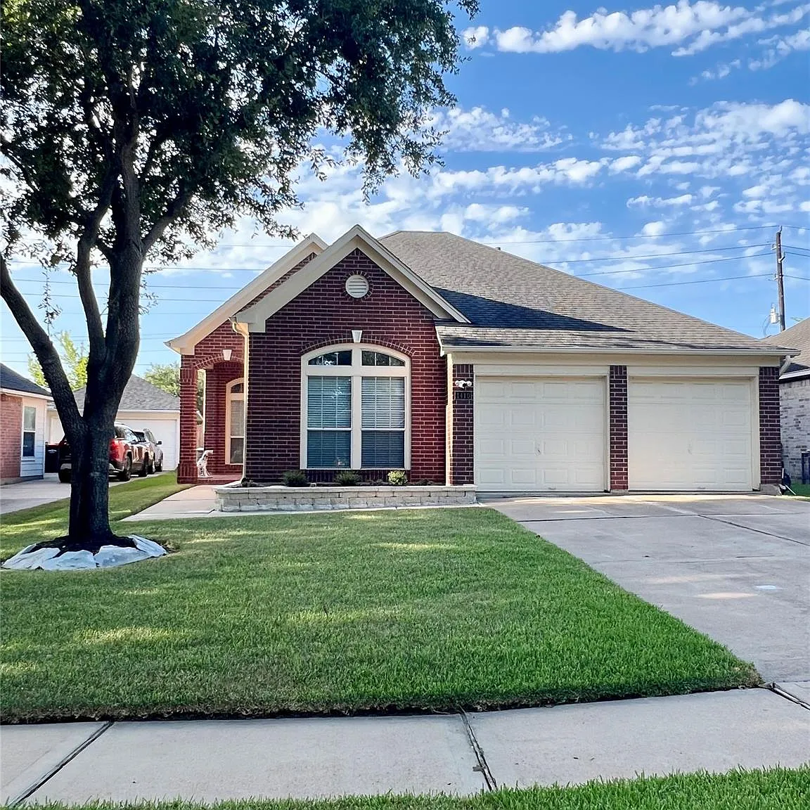 3 bed, 2.0 bath, 1708 sqft, $2,350 — Photo 2
