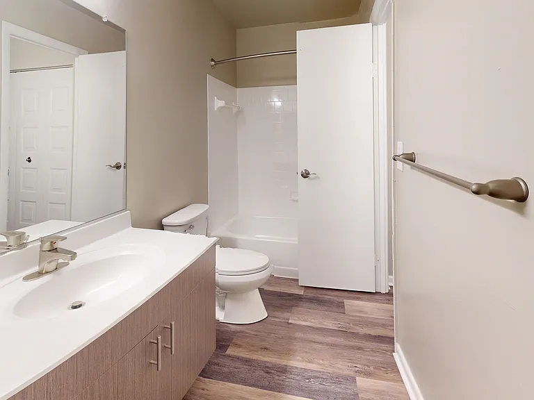 Canterbury Apartments — Photo 109