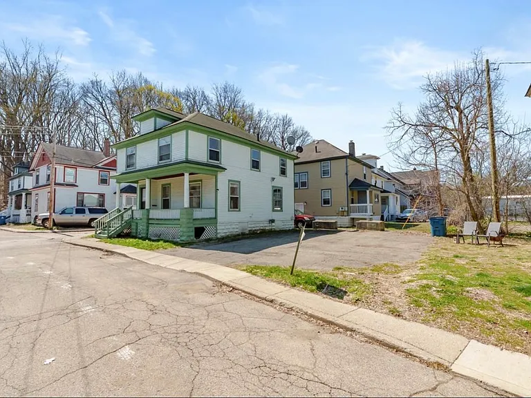 416 Bellevue Pl — Photo 12