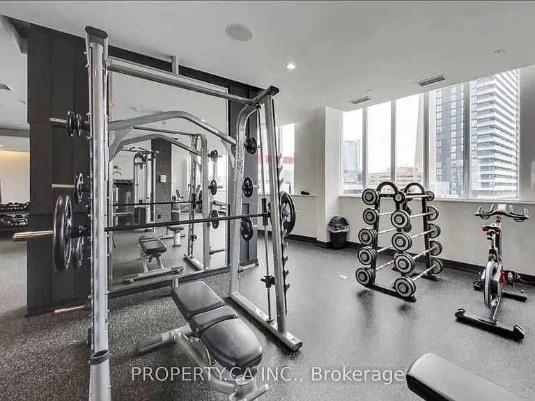 250 Wellington St W #1531 — Photo 13