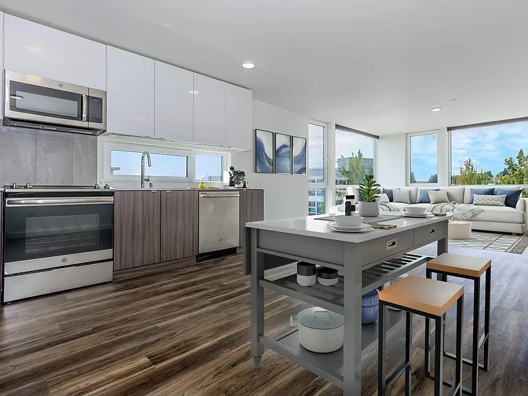2112 E Denny Way — Photo 1